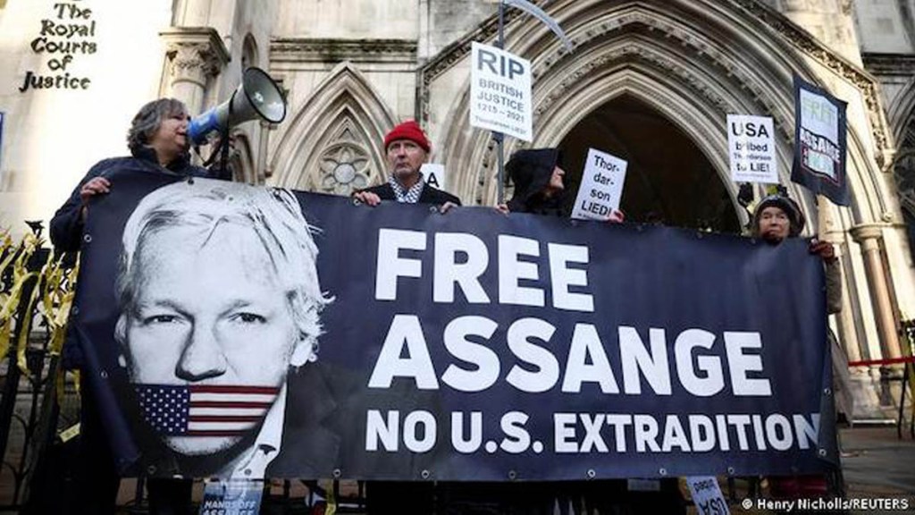 El «Tribunal de Belmarsh» exige justicia para Julian&nbsp;Assange