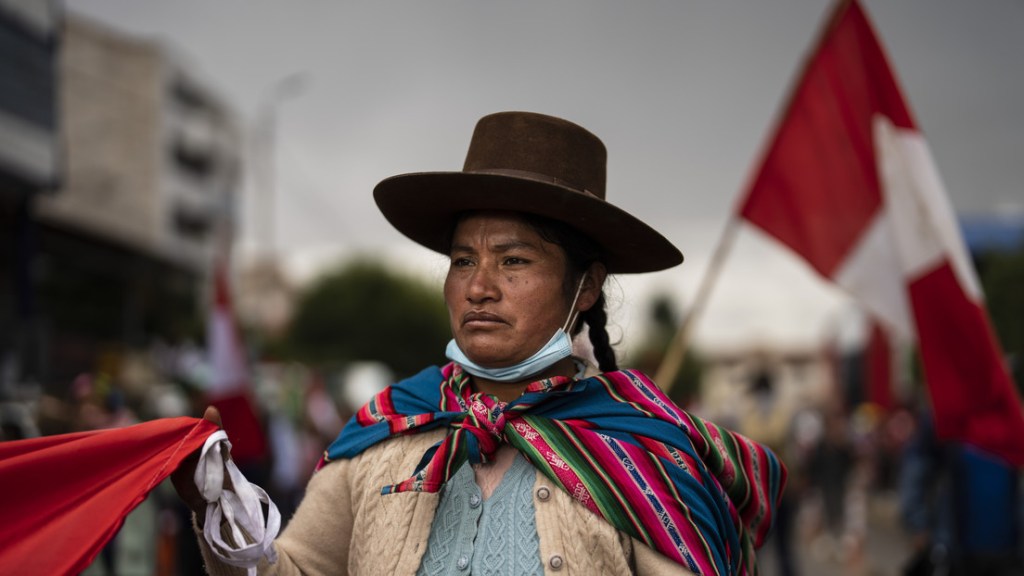 Miles de aimaras protestan en Perú y advierten de una «guerra&nbsp;civil»