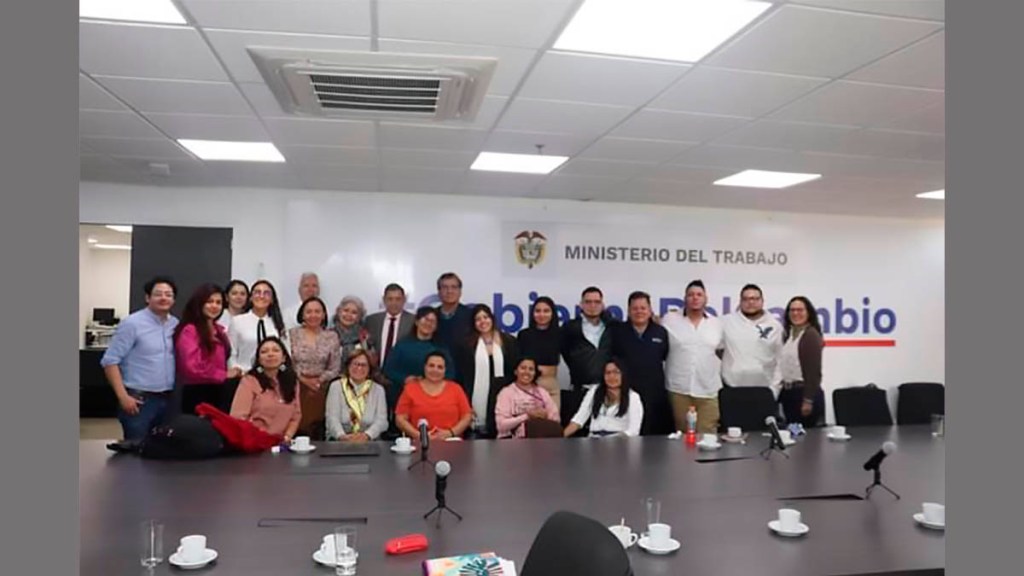 Dignidad Médica califica de histórico el encuentro con la Ministra del Trabajo, Gloria Inés&nbsp;Ramírez