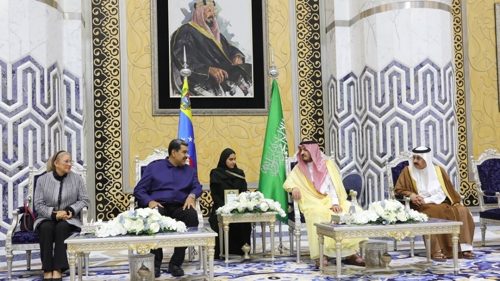 Maduro llega a Arabia Saudita para «reforzar alianzas políticas, diplomáticas y&nbsp;energéticas»