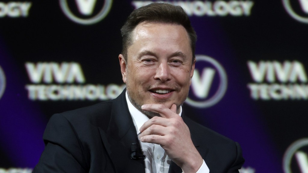 Musk revela cuándo Neuralink iniciará los primeros ensayos clínicos de sus implantes cerebrales en&nbsp;humanos