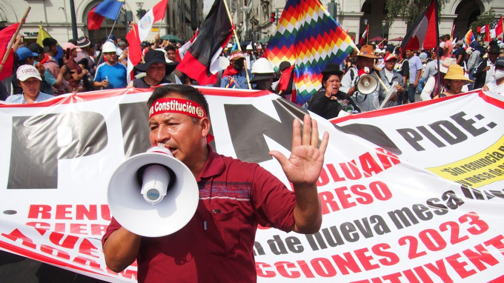 ¿Reforma o Constituyente? Una encuesta revela qué opinan los peruanos sobre una nueva&nbsp;Constitución