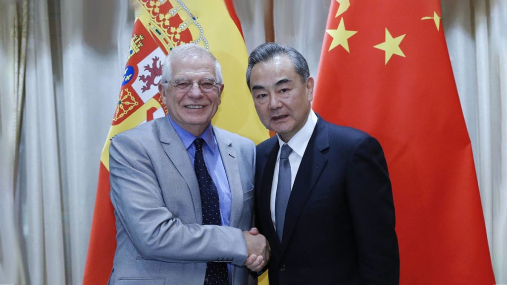 Wang Yi a Borrell: «La UE debe aclarar su postura hacia&nbsp;Pekín»