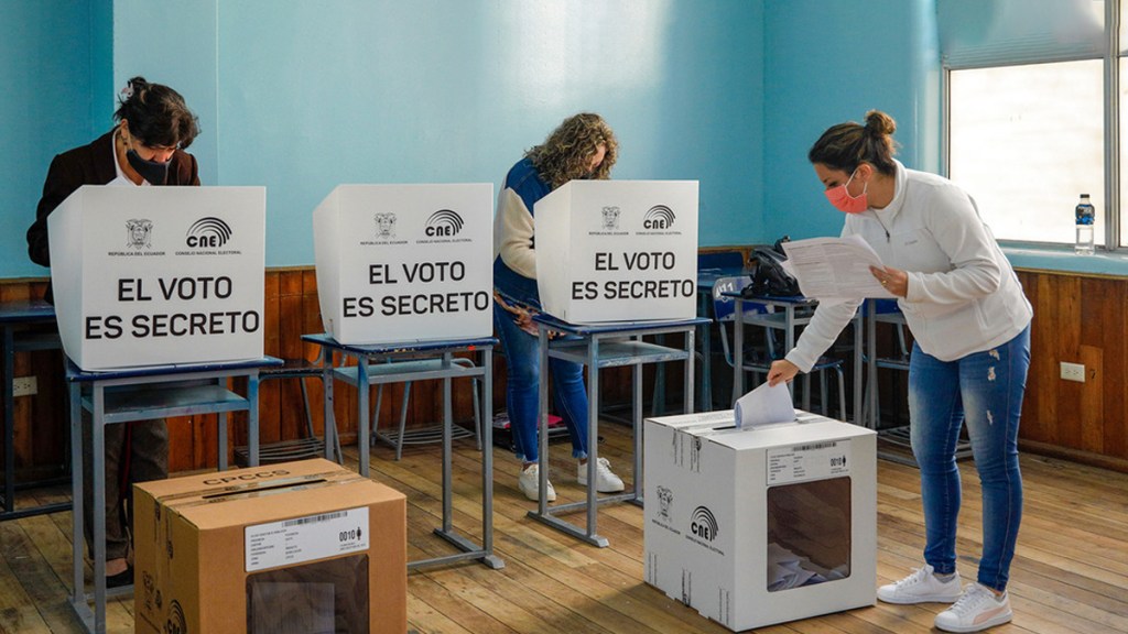 Ecuatorianos buscan a su nuevo presidente en elecciones&nbsp;extraordinarias