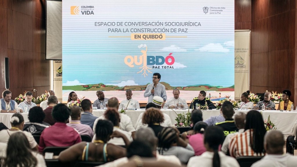 El Gobierno colombiano entabla diálogos con bandas criminales para disminuir la violencia&nbsp;urbana