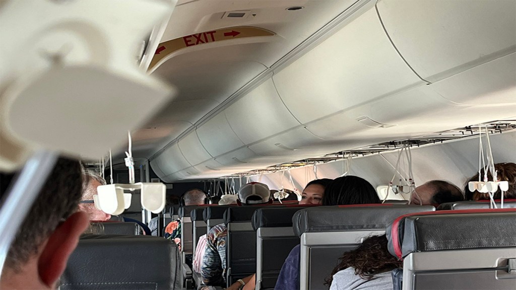 «Fue aterrador»: un avión de pasajeros cae 4.600 metros en pleno vuelo durante 3&nbsp;minutos
