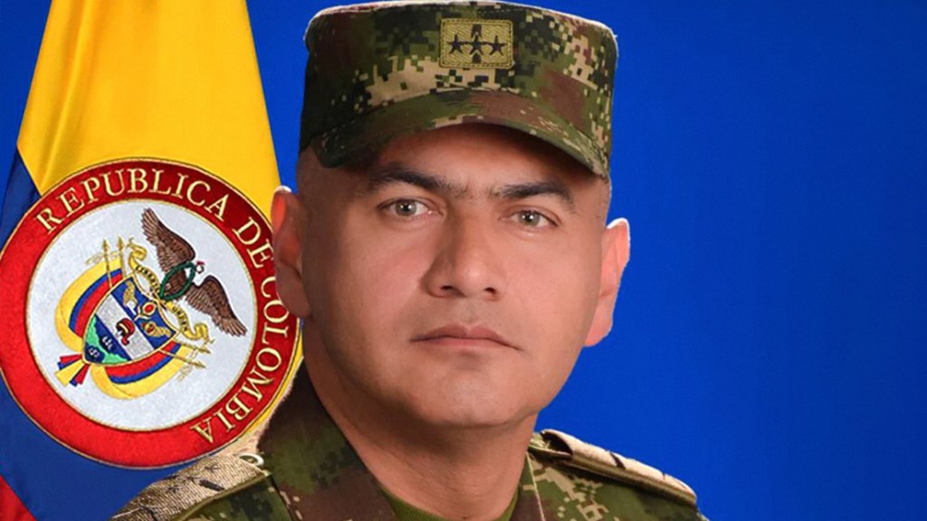 Fiscalía de Colombia indaga a un general del Ejército por corrupción, acoso y nexos con&nbsp;criminales