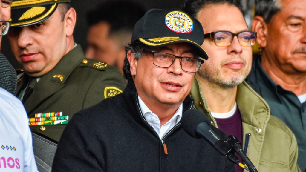 Petro acusa a un medio colombiano de intentar vincular su campaña presidencial con el&nbsp;narcotráfico