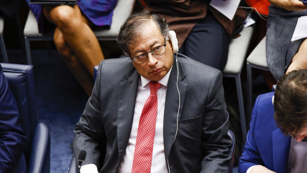 Petro defiende a su canciller tras polémica por licitación de pasaportes en&nbsp;Colombia