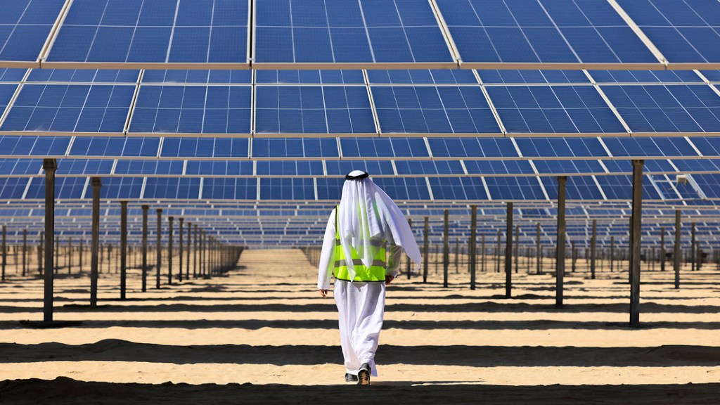 La mayor planta de energía solar del mundo entra en funcionamiento en Emiratos Árabes&nbsp;Unidos