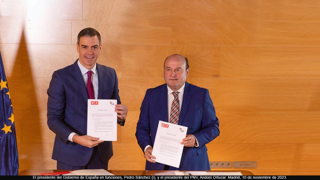Sánchez firma el último pacto para asegurarse la mayoría absoluta en su&nbsp;investidura