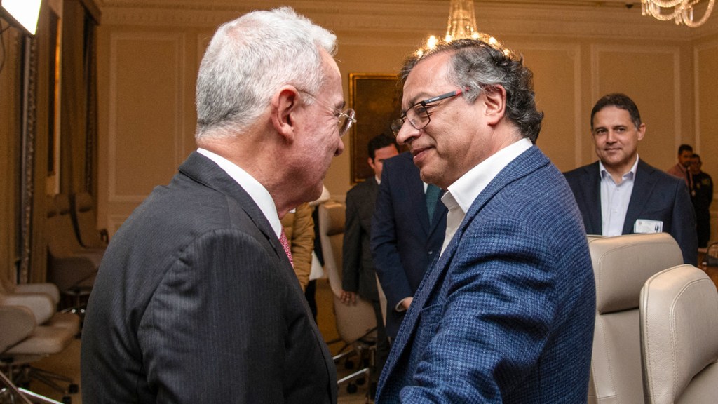 El tenso ‘tinto’ entre Petro y Uribe deja en el limbo la reforma de&nbsp;salud