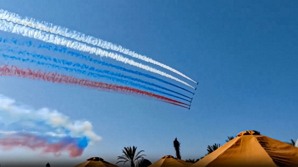 Bandera rusa en el cielo y caravana oficial: Putin llega a Emiratos Árabes Unidos&nbsp;(VIDEO)