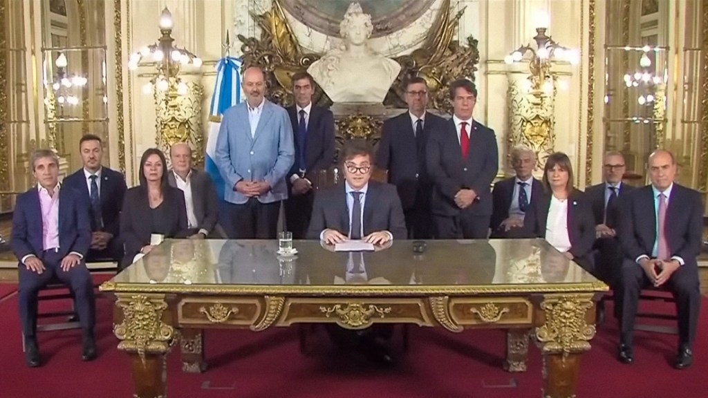 Con la presentación del primer amparo se inicia la batalla legal contra el DNU de&nbsp;Milei