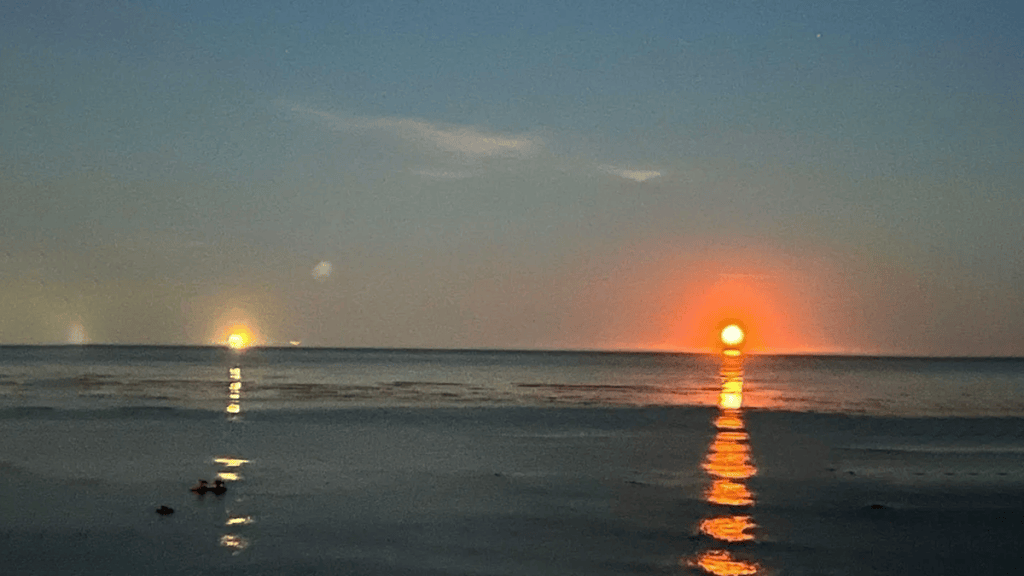 “Aunque el sol te fatigue de día, y la luna te contriste de noche,no lleves tu pie al resbaladero, ni duermas cuando haces&nbsp;guardia”.