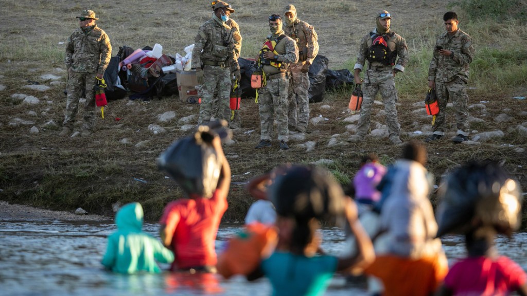 México rechaza las «insinuaciones agresivas» del gobernador de Texas hacia los&nbsp;migrantes