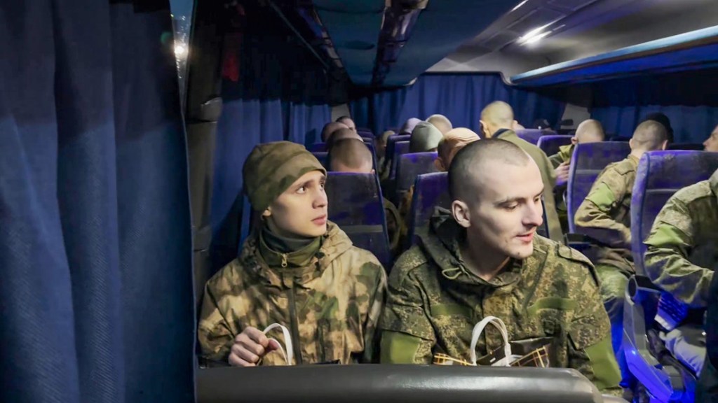 Rusia y Ucrania canjean a casi 400 prisioneros de&nbsp;guerra