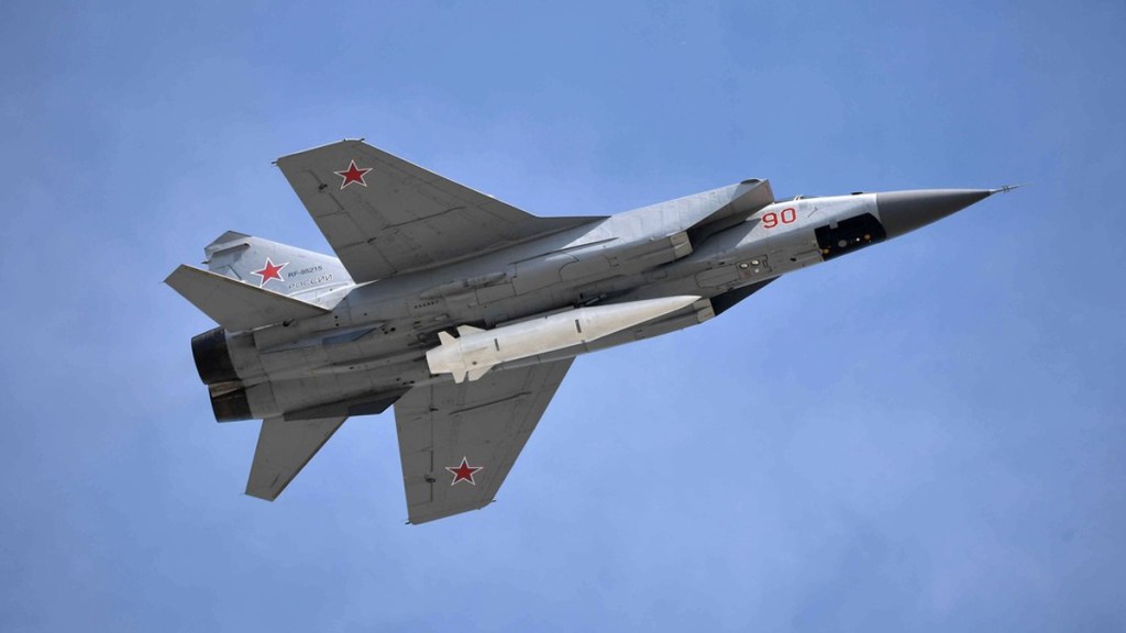 Rusia ataca con misiles hipersónicos instalaciones del complejo militar-industrial ucraniano