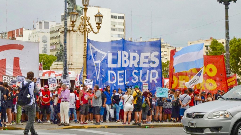 Agrupaciones sociales marchan en Argentina para reclamar aumentos acordes con la&nbsp;inflación