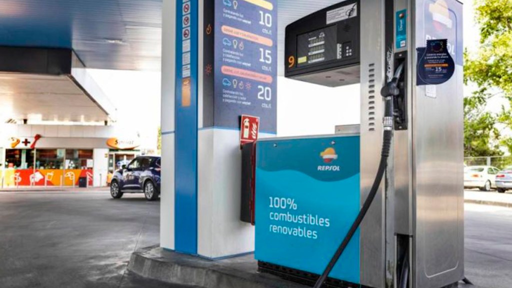 Luces y sombras del biocarburante, la gasolina ‘verde’ que quiere rivalizar con el coche&nbsp;eléctrico