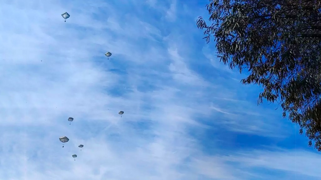 EEUU lanza desde tres aviones su primera ayuda humanitaria a&nbsp;Gaza