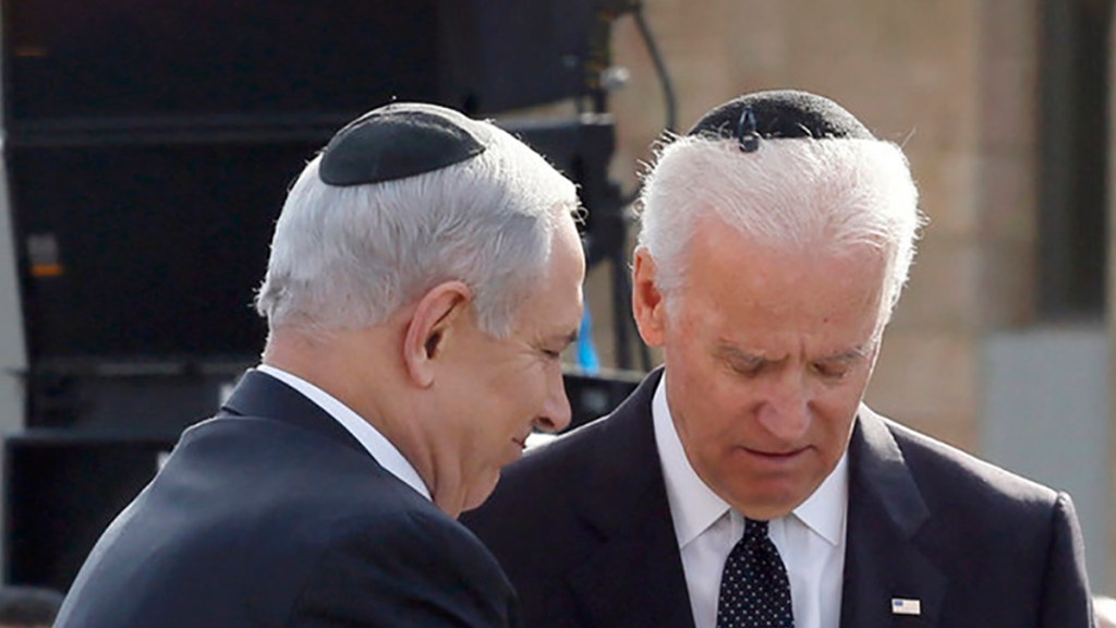 Benjamin Netanyahu y Joe Biden en el&nbsp;banquillo