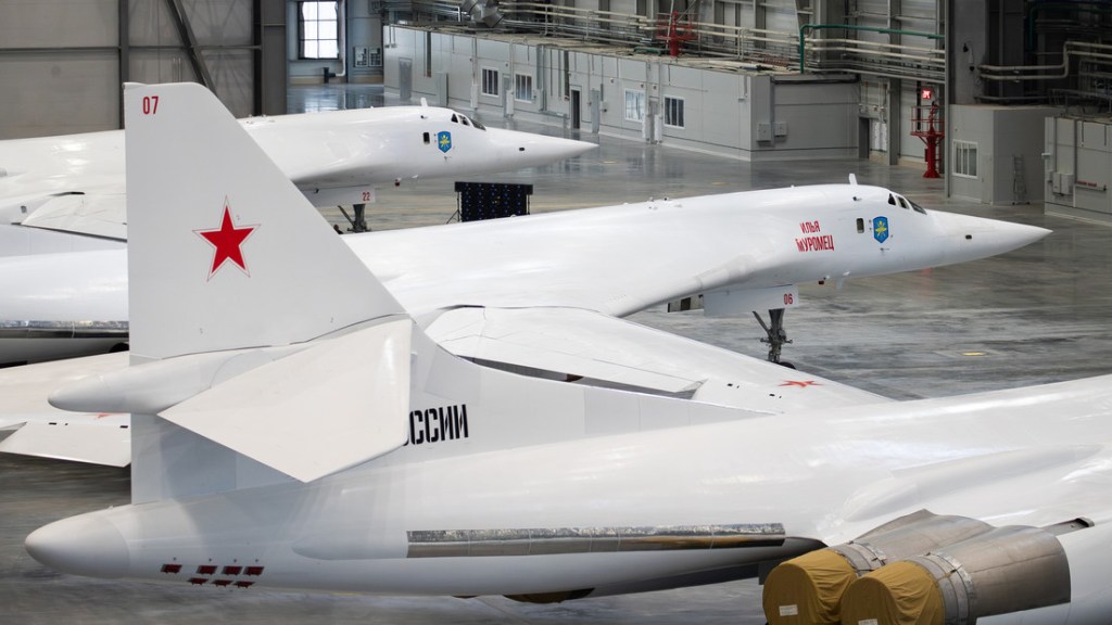 Putin: El Tu-160 es el único avión del mundo capaz de transportar armas nucleares a&nbsp;supervelocidad