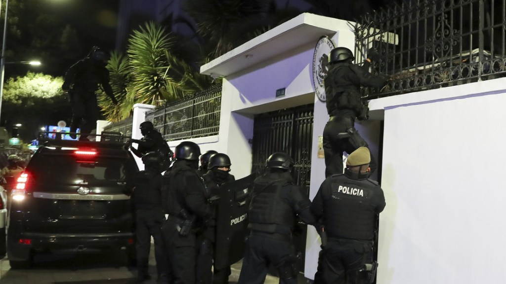 México rompe relaciones diplomáticas con&nbsp;Ecuador
