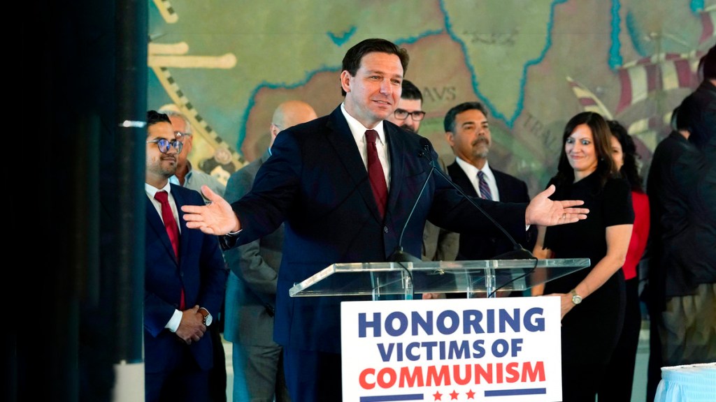Las escuelas de Florida enseñarán «los peligros y males del&nbsp;comunismo»