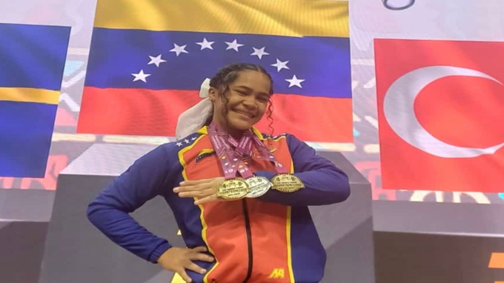 Claudia Rengifo levanta título mundial en levantamiento de&nbsp;pesas