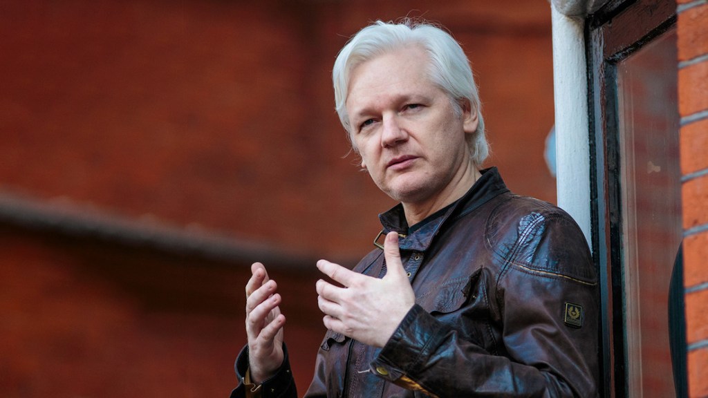 Julian Assange y los muros del&nbsp;olvido