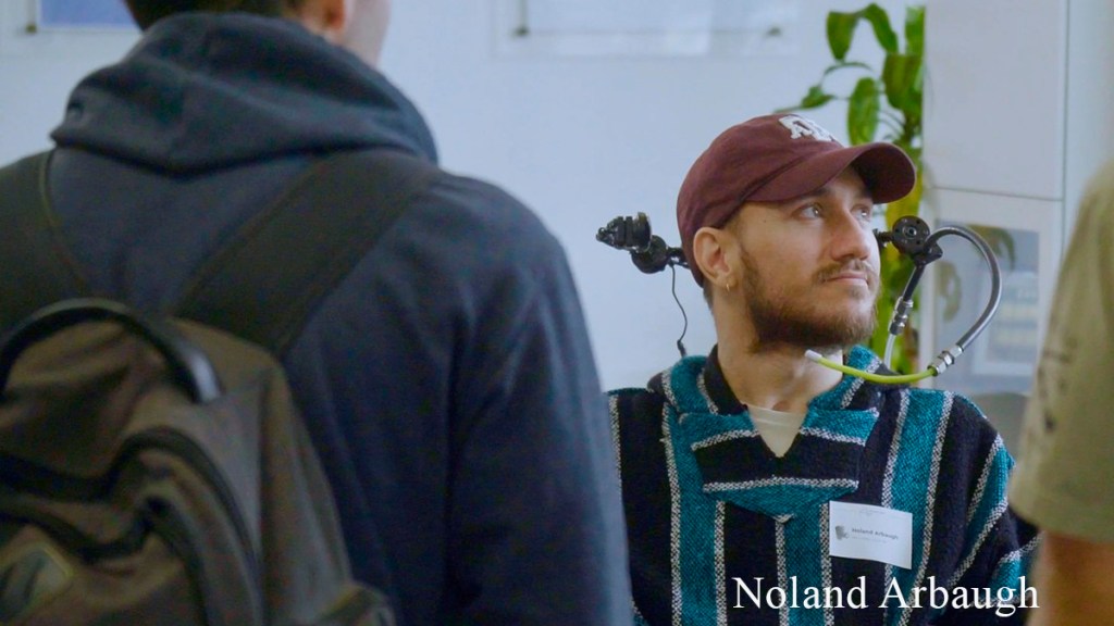 Jugar, chatear y aprender idiomas: así es la vida del primer humano con el chip&nbsp;Neuralink