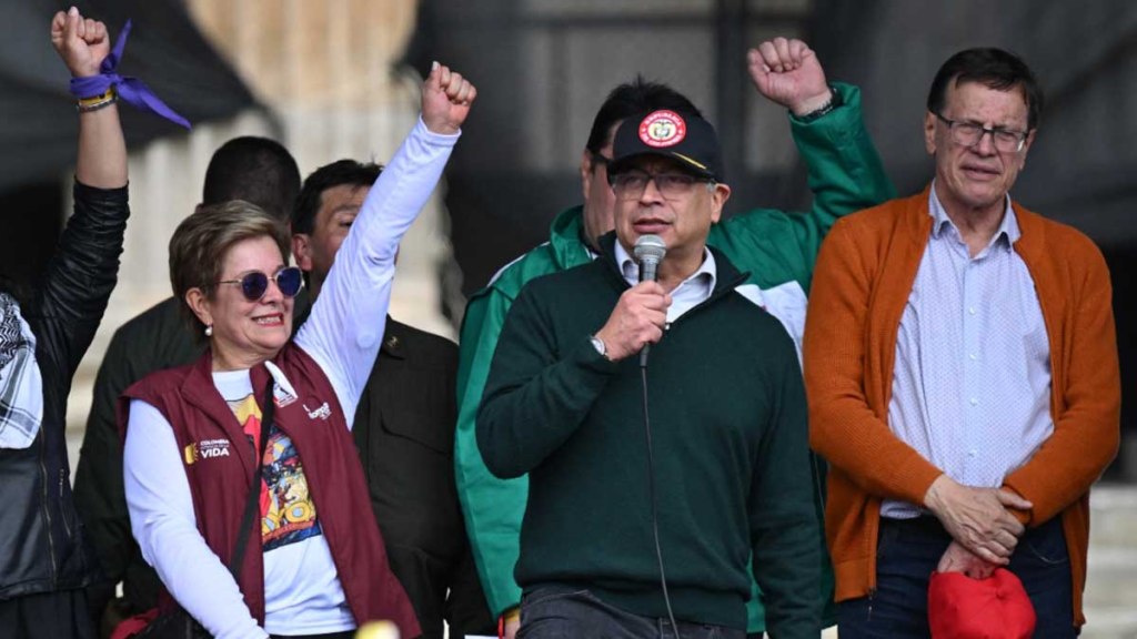 Gustavo Petro insta a una ofensiva «total» contra el EMC en el&nbsp;Cauca