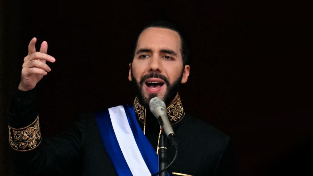 El llamativo traje de Bukele que pone en discusión el protocolo en su&nbsp;investidura
