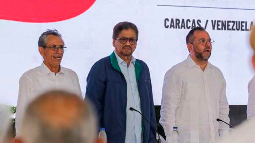 (VIDEO) Iván Márquez reaparece en Caracas para los diálogos de paz del Gobierno de&nbsp;Petro