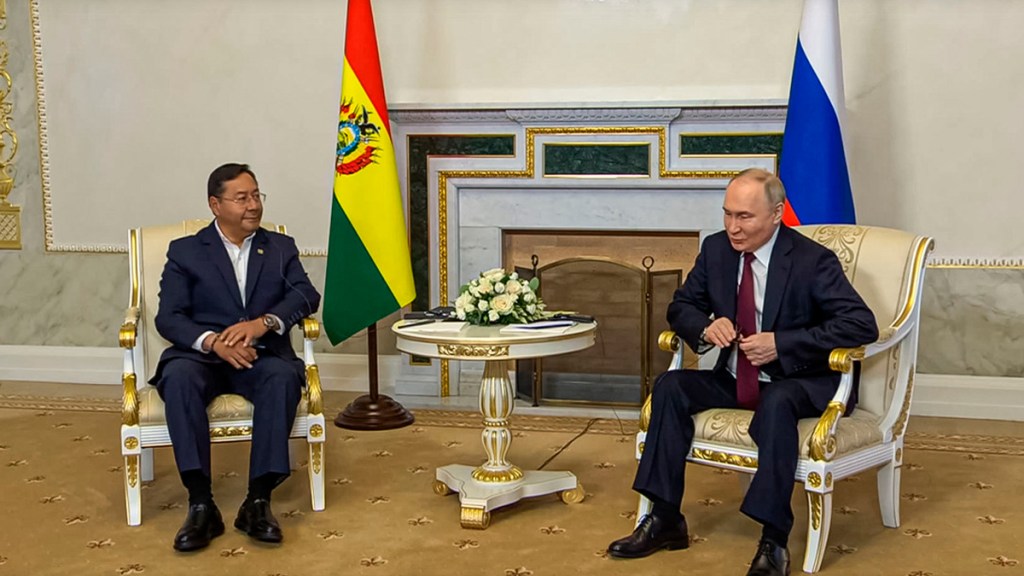 Putin se reúne con el presidente de Bolivia en San Petersburgo&nbsp;(+Video)