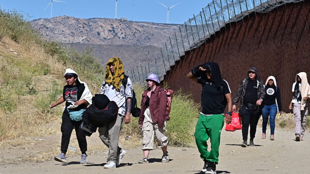 Caen un 25 % los encuentros con migrantes en la frontera sur de EE.UU. tras la restricción de&nbsp;asilo