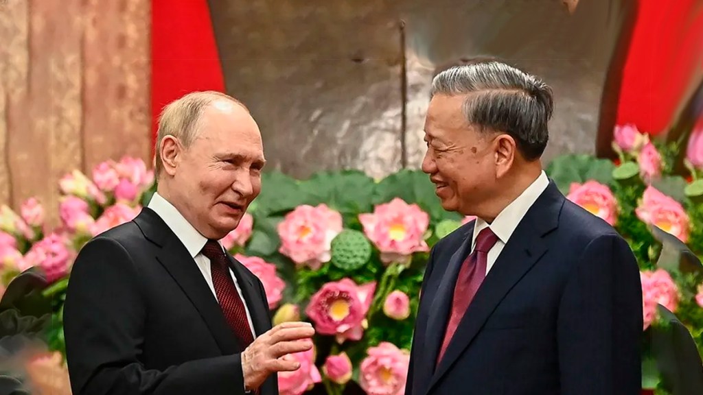 «Fortalecer la asociación estratégica con Vietnam»: Putin inicia su agenda en&nbsp;Hanói