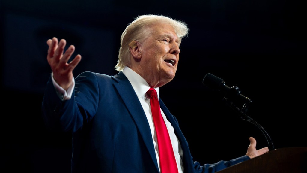 Trump arremete contra el FBI por dudar de que fuera herido de bala en el&nbsp;atentado