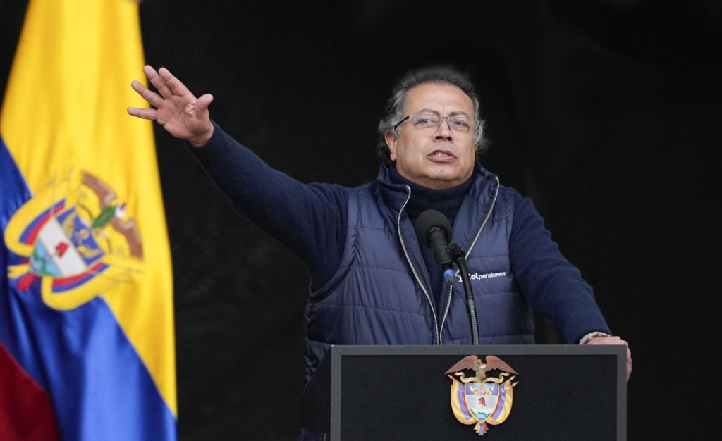 Petro defiende su modelo enfocado en el cambio climático: «El dólar no nos salva la&nbsp;vida»