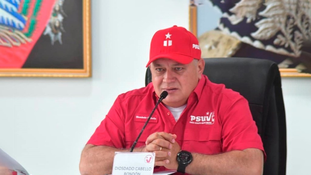 Machado amenaza a Maduro con «terribles consecuencias» para Venezuela y Cabello&nbsp;responde