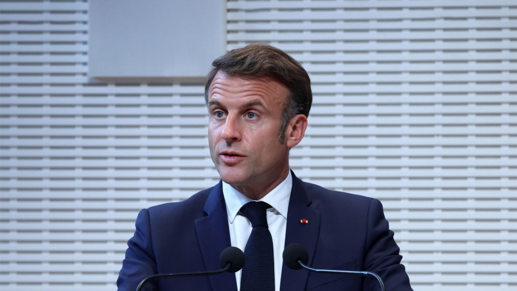 Macron se niega a nombrar un nuevo primer ministro de&nbsp;izquierda