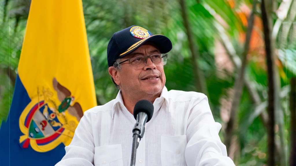 Petro en un campo minado: del paro de camioneros a la diatriba con el&nbsp;CNE