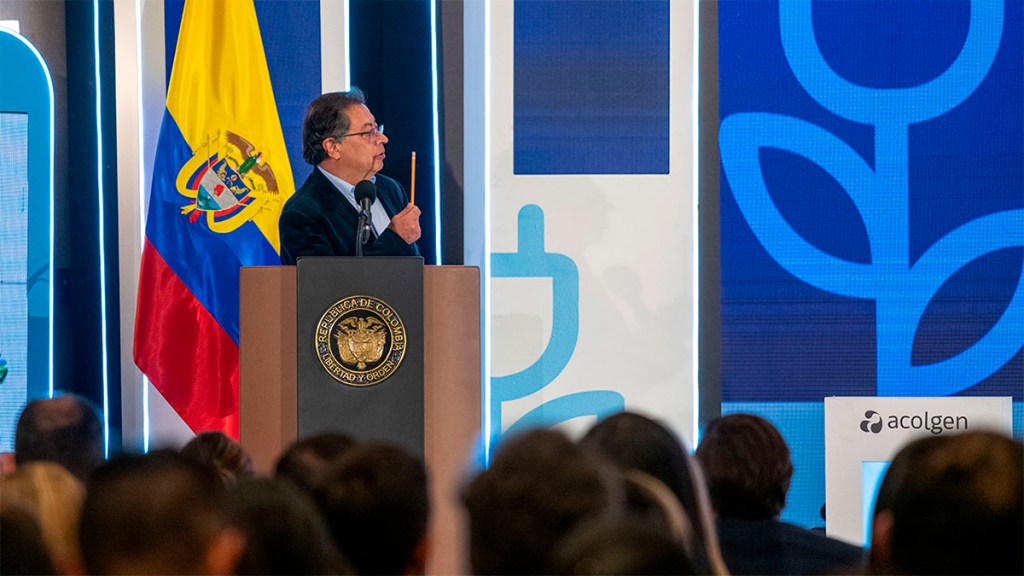 Presidente Petro propuso a Acolgen definir dos grupos de tarifas de energía según la generación con recursos renovables o fósiles&nbsp;(Video)