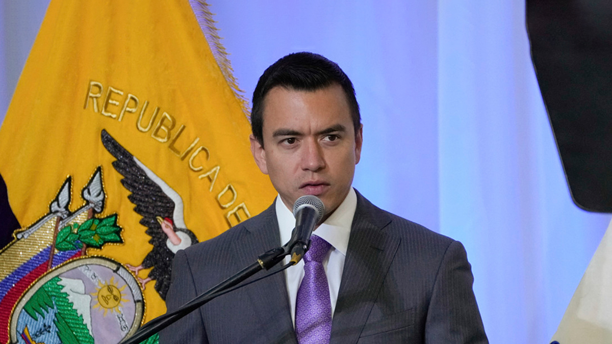 Noboa ‘entrega’ las Galápagos a EE.UU. a menos de dos meses de las elecciones