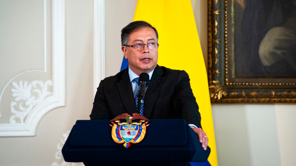 Petro reacciona al hundimiento de su reforma clave: «Haré cambios en la esferas&nbsp;tributarias»