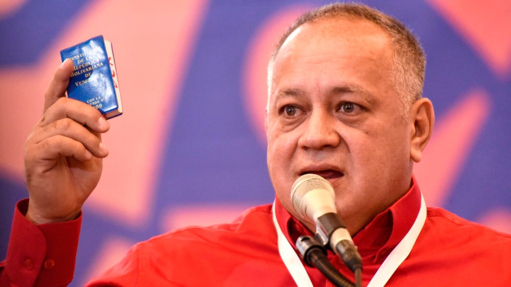 «Se busca»: Distribuyen en Venezuela carteles con fotos de siete expresidentes latinoamericanos