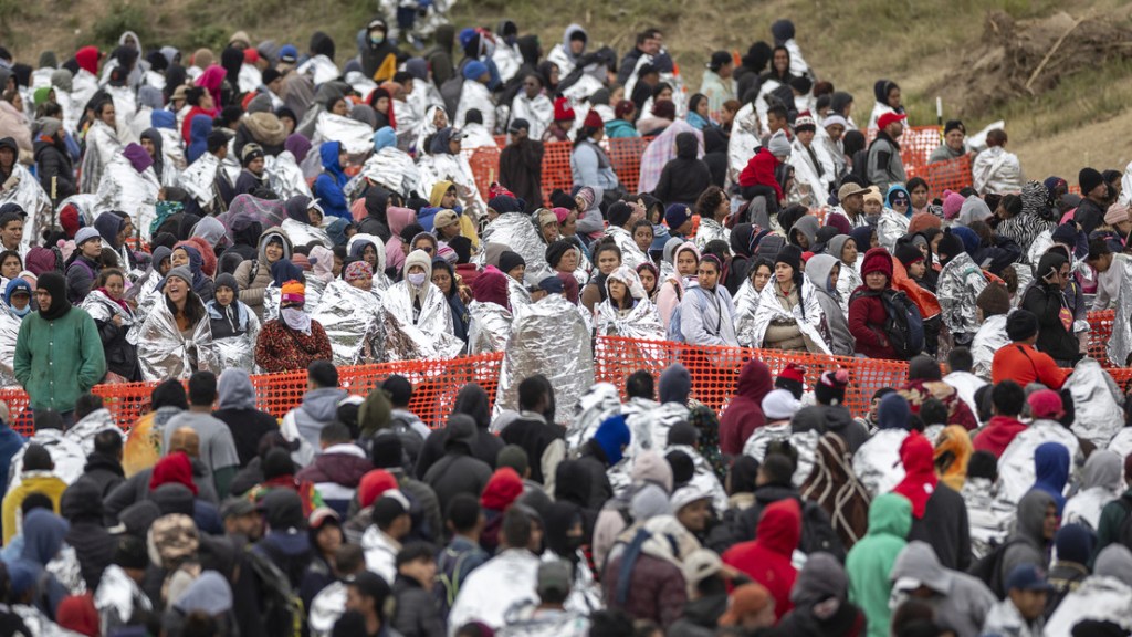 Trump prepara sus deportaciones masivas de migrantes: así serán sus&nbsp;macrorredadas