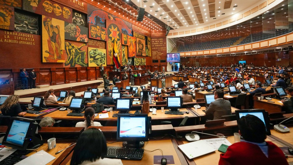 Dos bloques y una incertidumbre: las elecciones reconfiguran el Parlamento de&nbsp;Ecuador