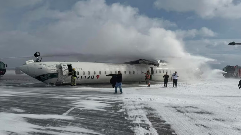 VIDEO: Captan con exactitud el accidente del avión que se incendió y se volcó en&nbsp;Toronto